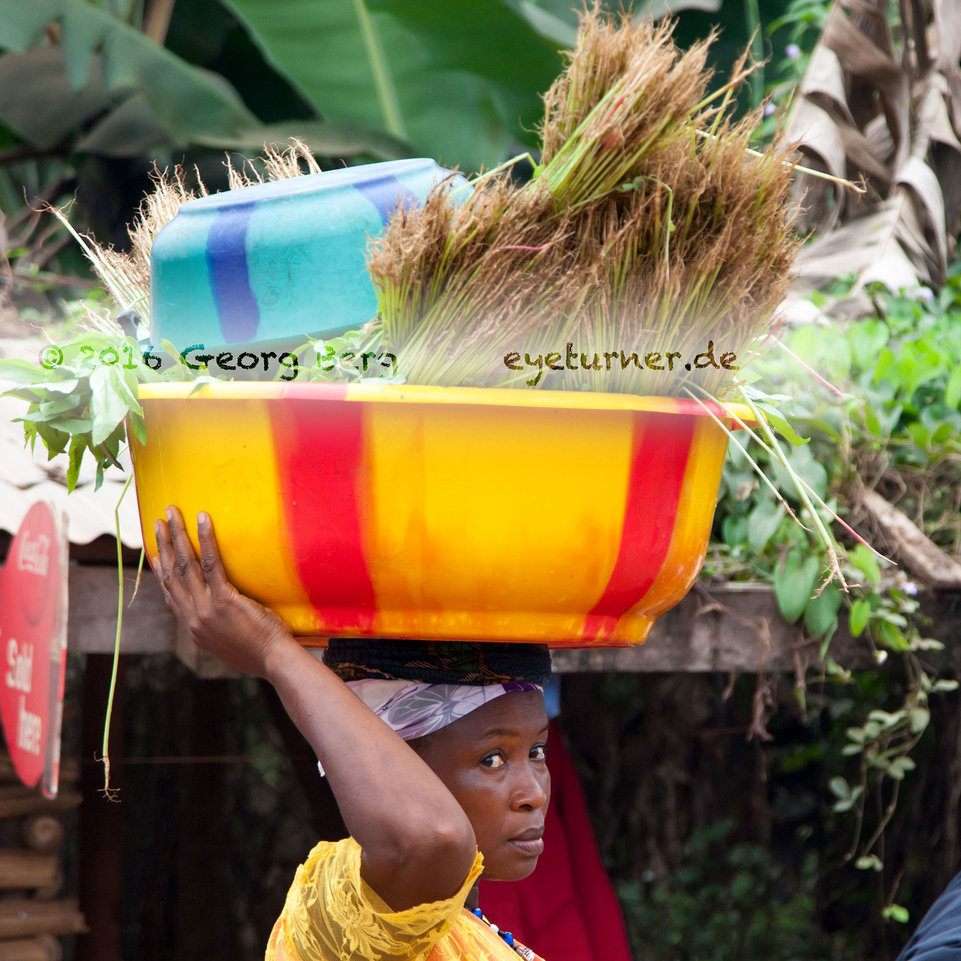 Seitenblick einer Frau aus Sierra Leone