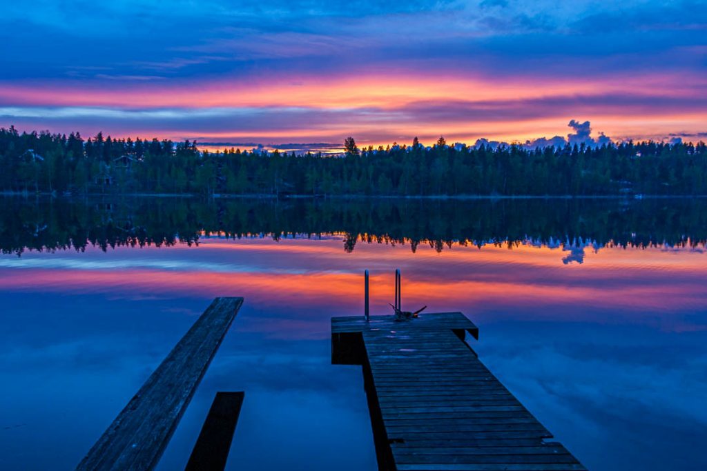Magnificent sky after sunset. Evening on a Lake in Finland / © Foto: Georg Berg