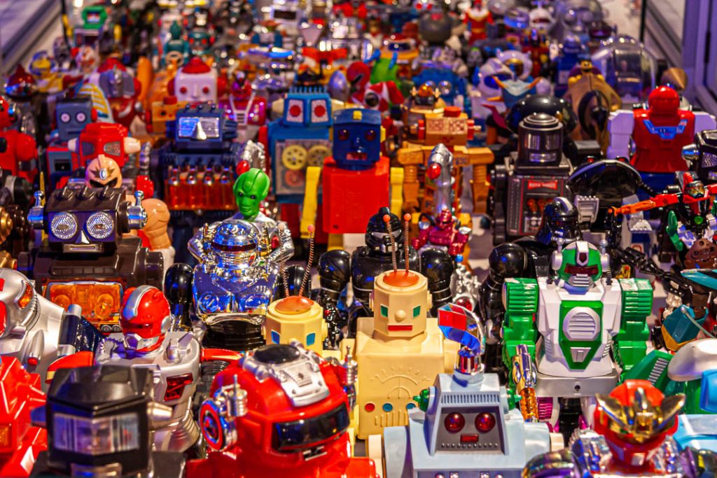 Eine Armee aus Spielzeugrobotern / © Foto: Georg Berg