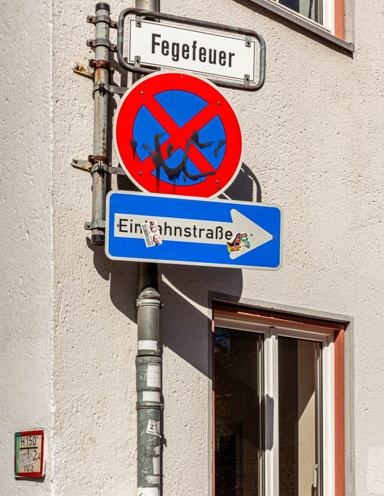 One-way to Hell. Street in Lübeck, Germany. Fegefeuer translates to Purgatory / © Foto: Georg Berg