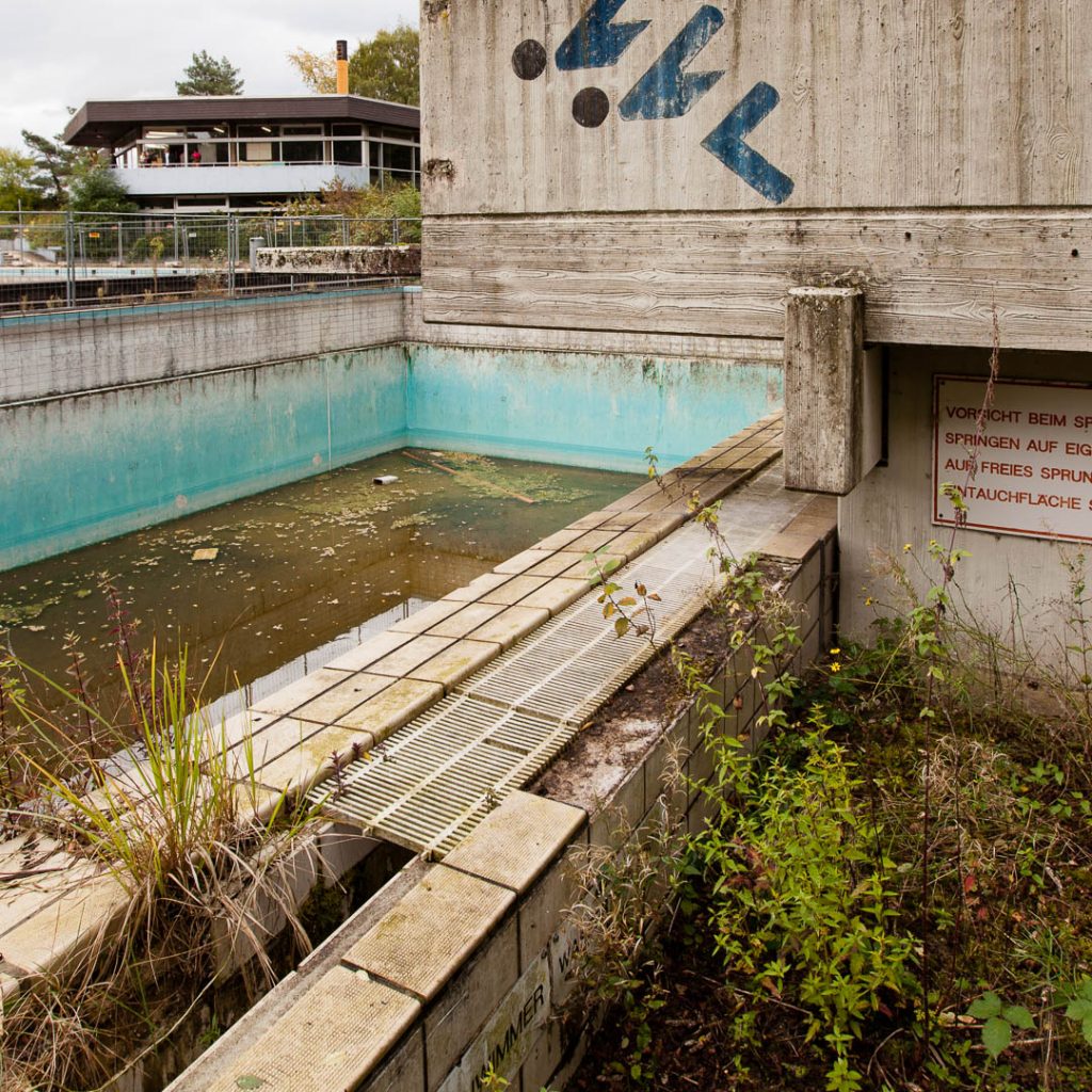 Das ehemalige Wellenbad in Grevenbroich Neurath / © Foto: Georg Berg