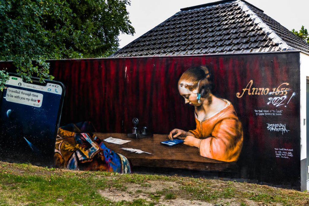 Wandbild "Reise durch die Zeit - Anno 1655 - 2022" in Zwolle, Niederlande / © Foto: Georg Berg